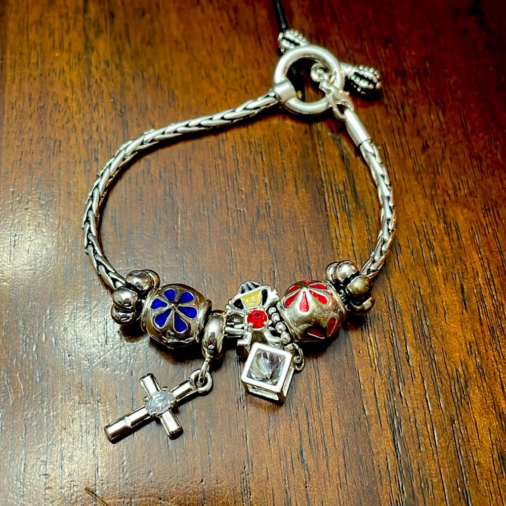 Pandora Bracelet with 7 Charms